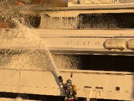 Sea Lady II Yacht Fire - Saint-Tropez
