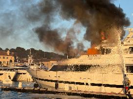 Sea Lady II Yacht Fire - Saint-Tropez