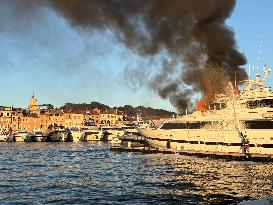 Sea Lady II Yacht Fire - Saint-Tropez