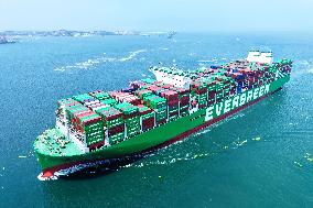 Super Cargo Ship