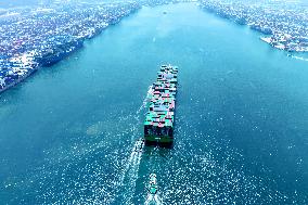 Super Cargo Ship