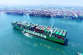 Super Cargo Ship