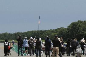 Taiwan rocket crashes in Hokkaido