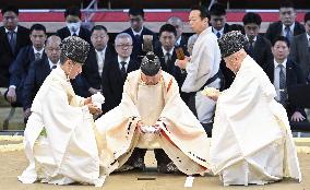 Sumo: Ritual ahead of Nagoya tournament