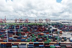 China Import And Export of Goods Trade Growth in H1 2025