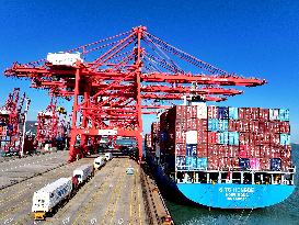 China Import And Export of Goods Trade Growth in H1 2025