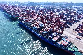 China Import And Export of Goods Trade Growth in H1 2025