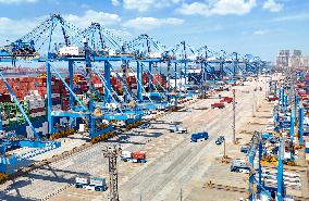 China Import And Export of Goods Trade Growth in H1 2025