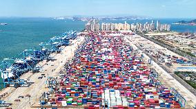 China Import And Export of Goods Trade Growth in H1 2025