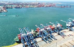 China Import And Export of Goods Trade Growth in H1 2025