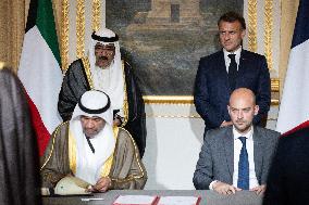 Signing of a bilateral agreement with Kuwait at the Elysee - Paris