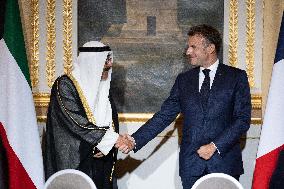 Signing of a bilateral agreement with Kuwait at the Elysee - Paris