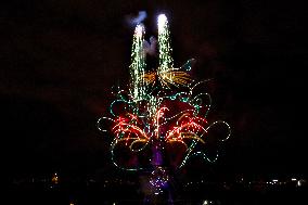 Bastille Day fireworks in Paris FA