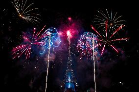 Bastille Day fireworks in Paris FA