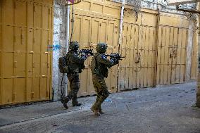 Israeli Settlers In Old City of Hebron - Palestine