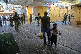 Israeli Settlers In Old City of Hebron - Palestine