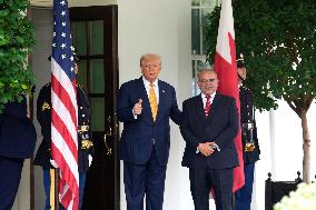 Donald Trump greets Salman bin Hamad Al Khalifa - Washington
