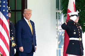 Donald Trump greets Salman bin Hamad Al Khalifa - Washington
