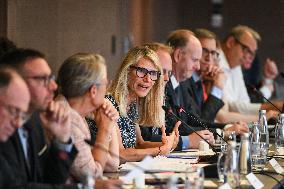 Presentation of the government strategy for youth employment in Paris FA
