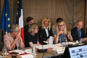 Presentation of the government strategy for youth employment in Paris FA