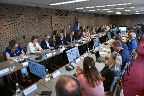 Presentation of the government strategy for youth employment in Paris FA