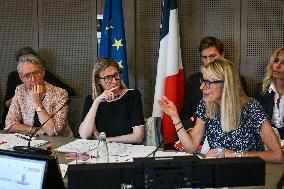Presentation of the government strategy for youth employment in Paris FA
