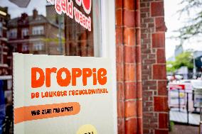 Recycling Center Droppie Rewards Consumers for Clean Waste - The Hague
