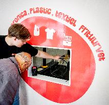 Recycling Center Droppie Rewards Consumers for Clean Waste - The Hague