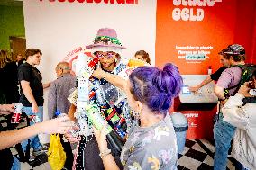 Recycling Center Droppie Rewards Consumers for Clean Waste - The Hague