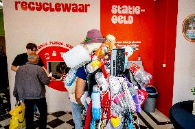 Recycling Center Droppie Rewards Consumers for Clean Waste - The Hague