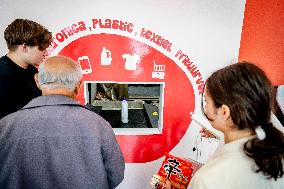 Recycling Center Droppie Rewards Consumers for Clean Waste - The Hague