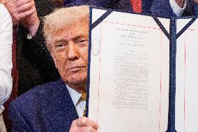 Trump Signs Bill Strengthening Prison Sentences for Fentanyl Traffickers
