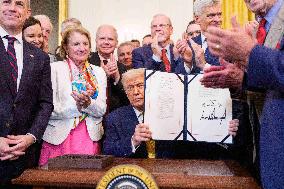 Trump Signs Bill Strengthening Prison Sentences for Fentanyl Traffickers