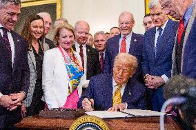 Trump Signs Bill Strengthening Prison Sentences for Fentanyl Traffickers