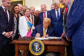 Trump Signs Bill Strengthening Prison Sentences for Fentanyl Traffickers