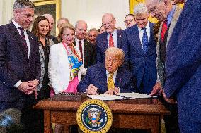 Trump Signs Bill Strengthening Prison Sentences for Fentanyl Traffickers