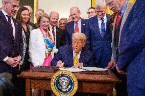 Trump Signs Bill Strengthening Prison Sentences for Fentanyl Traffickers