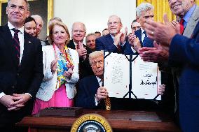 Trump Signs Bill Strengthening Prison Sentences for Fentanyl Traffickers