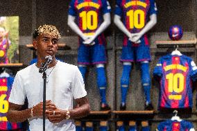 Lamine Yamal During His Renewal Ceremony - Barcelona