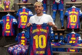 Lamine Yamal During His Renewal Ceremony - Barcelona