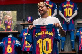 Lamine Yamal During His Renewal Ceremony - Barcelona