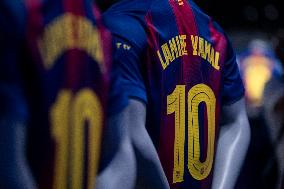 Lamine Yamal During His Renewal Ceremony - Barcelona