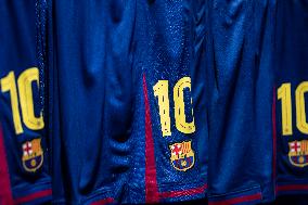 Lamine Yamal During His Renewal Ceremony - Barcelona