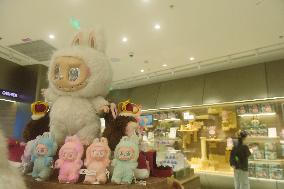 POP MART LABUBU Dolls