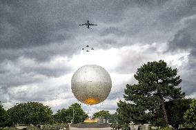 Illustration - Bastille Day Air Show Over Cauldron - Paris