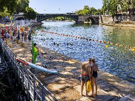 Illustration - Swimming in the Seine - Paris