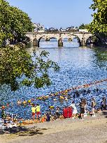 Illustration - Swimming in the Seine - Paris