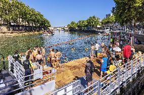 Illustration - Swimming in the Seine - Paris