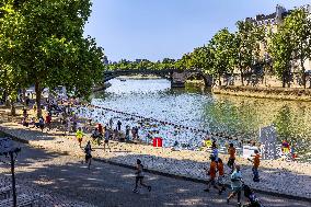 Illustration - Swimming in the Seine - Paris