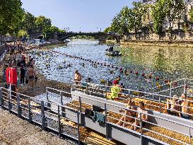 Illustration - Swimming in the Seine - Paris